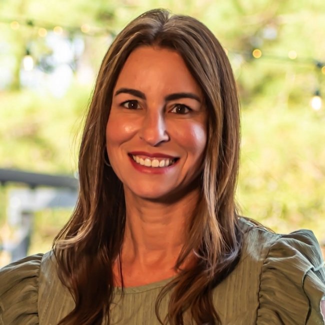 Learn more about Dominique Siqueira