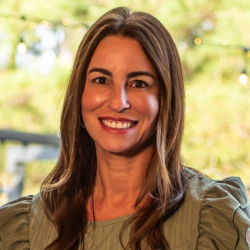 Learn more about Dominique Siqueira